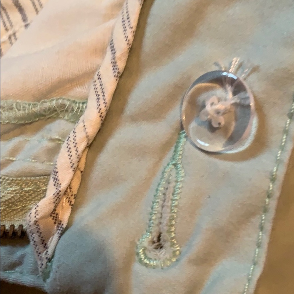 Shorts - Picture 7 of 8